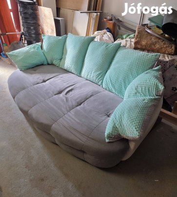 Kanapé nagy méretü!