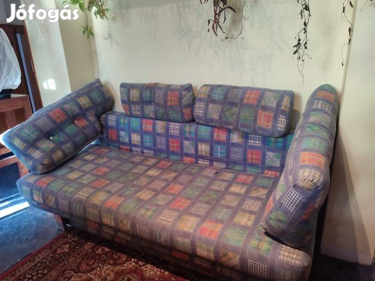 Kanapé párnákkal