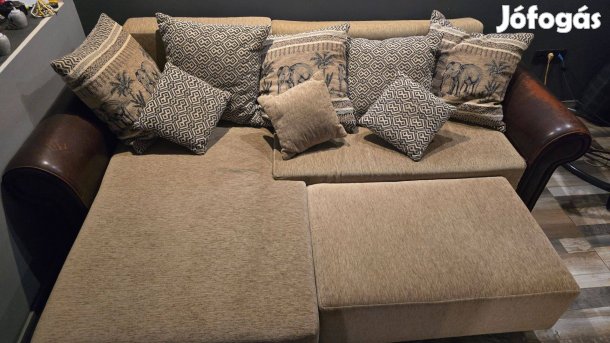 Kanapéágy díszpárnákkal