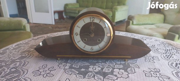 Kandallóóra fából készült