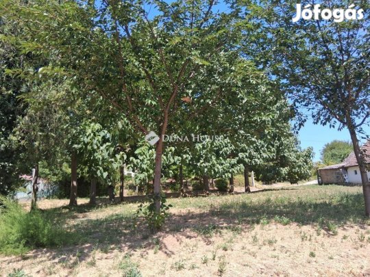 Kányai eladó 477 nm-es telek