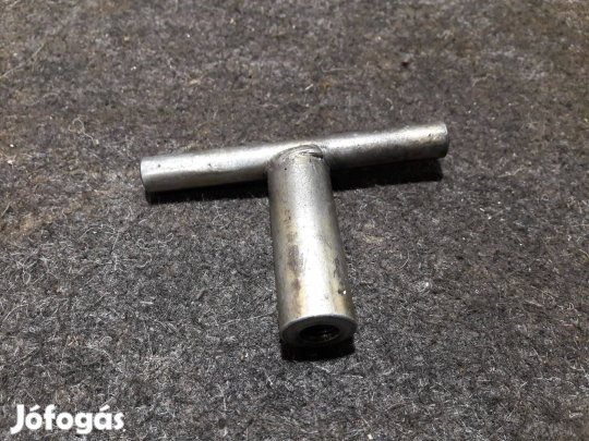 Kapálógép kormány szorító T csavar