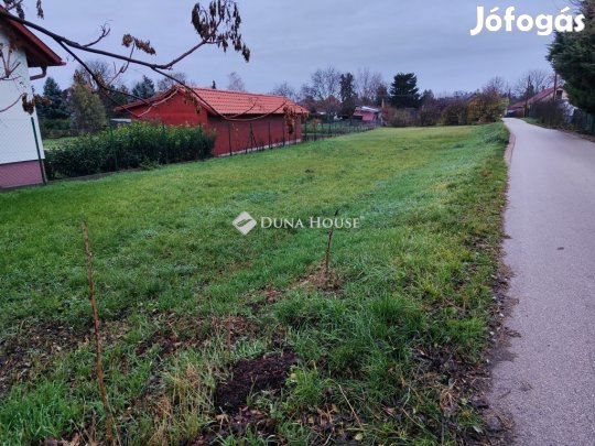 Kápolnásnyéki 1144 nm-es telek eladó