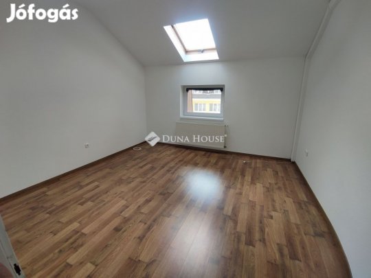 Kápolnásnyéki eladó 93 nm-es lakás