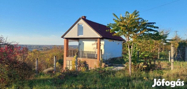 Kaposvár, 3 szintes zártkerti ingatlan, vízzel és villannyal eladó