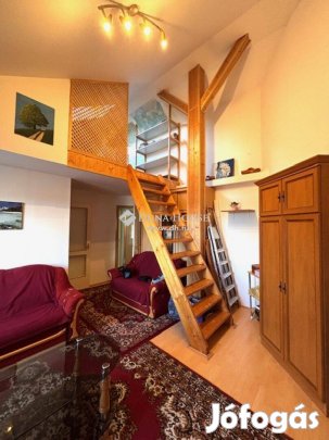 Kaposvár, Belvárosi Noszlopy utcai tetőtéri lakás eladó