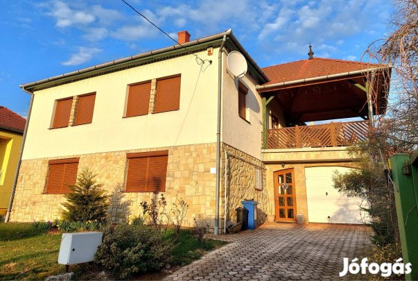 Kaposvár, nappali + 4 szobás, cirkós, klímás, igényes családi ház