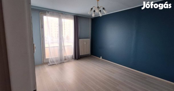 Kaposvár belvárosában 1,5 szobás bútorazatlan lakás kiadó