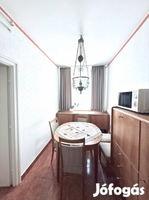 Kaposvár belvárosában negyedik emeleti lakás eladó