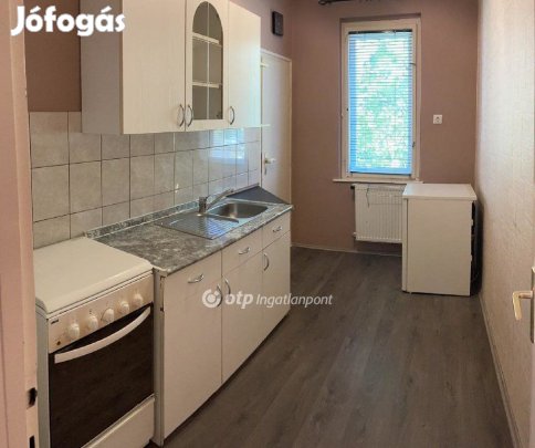 Kaposvári 36 nm-es lakás eladó