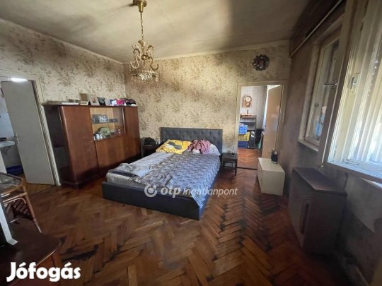 Kaposvári 85 nm-es lakás eladó