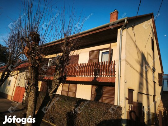 Kaposvári eladó 183 nm-es ház