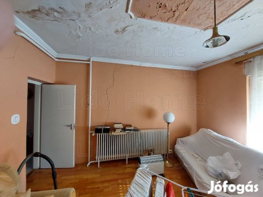 Kaposváron 3 szobás családi ház eladó