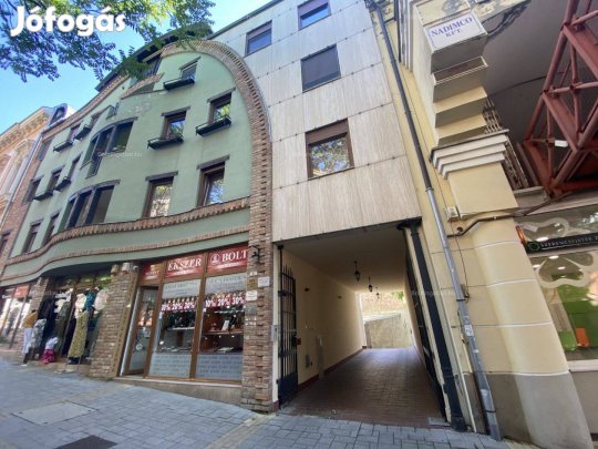 Kaposváron A Belvárosban Eladó Teremgarázs