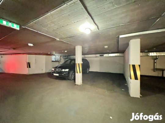 Kaposváron A Belvárosban Kiadó Teremgarázs