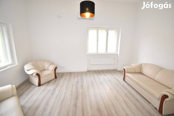 Kaposváron A Belvárosban Magasföldszinti Lakás Eladó