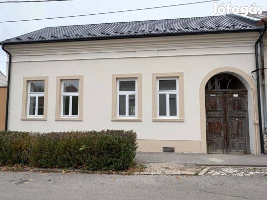 Kaposváron, Felújított 4 Szobás Családi Ház