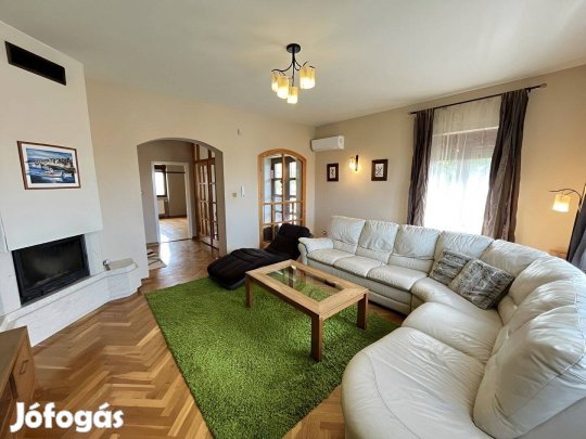 Kaposváron a Donnerben eladó 4 szobás családi ház