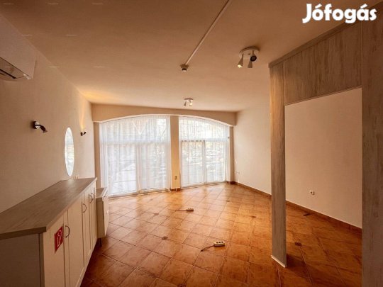 Kaposváron a belvárosban üzlethelyiség eladó