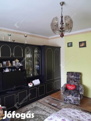 Kaposváron cirkós központi fűtéses családi ház eladó.