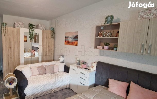 Kaposváron felújított tégla lakás kiváló elhelyezkedéssel