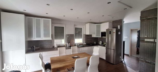 Kaposváron ikerház eladó a város egyik legkedveltebb zárt