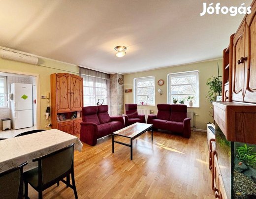 Káposztásmegyer II., Gépkocsibeállóval, Kellemes Hangulatú, Erkélyes,