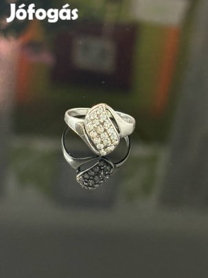 Káprázatos, kecses ezüst gyűrű, cirkónia kövekkel