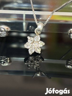 Káprázatos, kecses ezüst nyaklánc és Medál