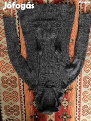 Kapucnis hosszított kötött pulóver 38