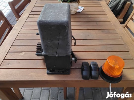 Kapumozgató motor és vezérlés