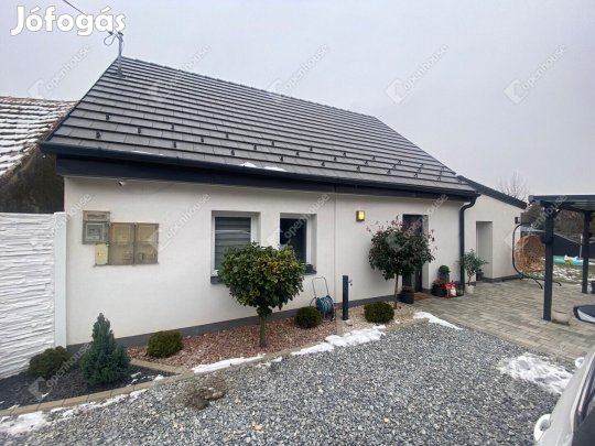 Kapuvári 60 nm-es ház eladó