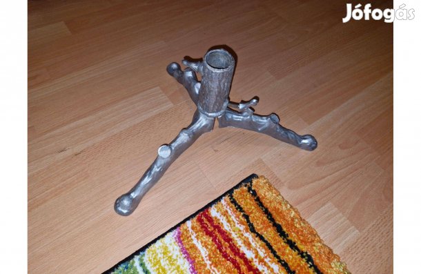 Karácsonyfa, fenyő talp fém díszes