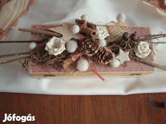 Karácsonyi nyitható , rekeszes ajándékdoboz fából 21 x 9 cm