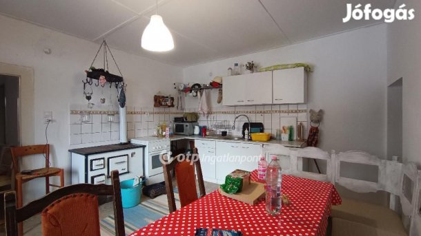 Karádi eladó 72 nm-es ház