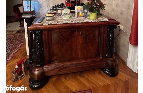 Karakteres regies vitrin és tálaló + csináltatott Tvszekrény