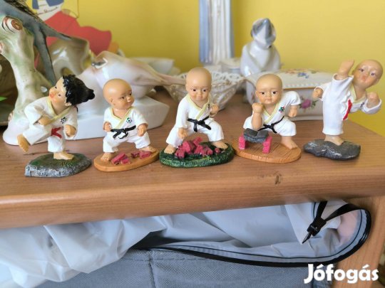 Karatézó figura csomagban eladó! 5 db