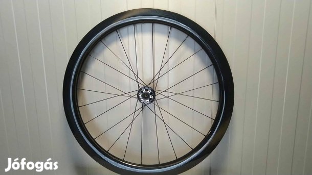 Karbon első kerék újszerű állapotban
