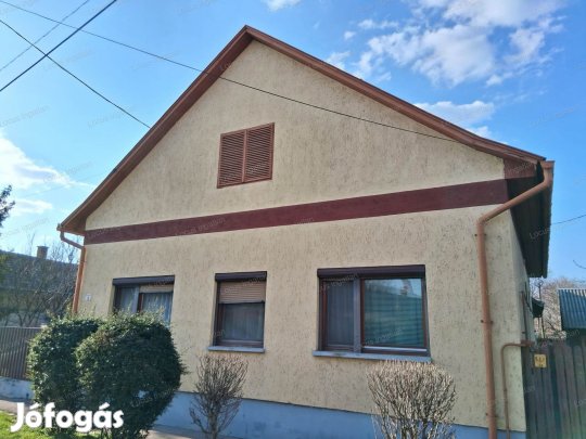 Karcag csendes részén  családi ház eladó