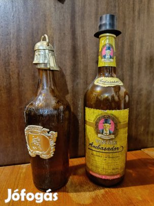 Karcmentes Üres díszített retro üvegek