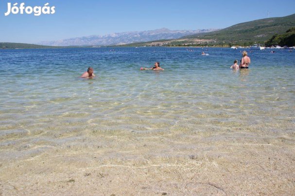 Karin Gornjiban 4+2 fős apartman 260 méterre a strandtól kiadó