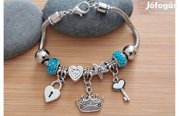 Karkötő Charm Díszekkel És Shamballa Gyöngyökkel A Romantika Jegyében