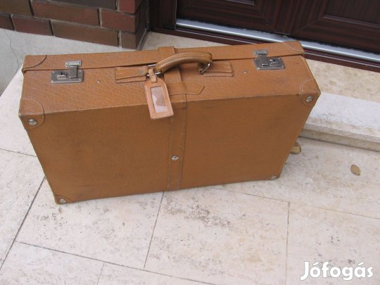 Karton bőrönd bőrrel bevonva