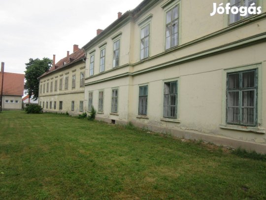 Kastélyból otthon, vagy szálloda, gyógyfürdők mellett