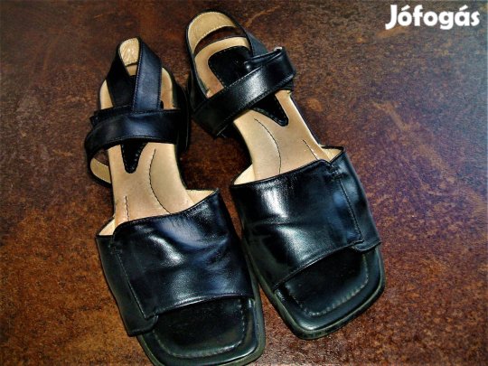 Kasu fekete szandál