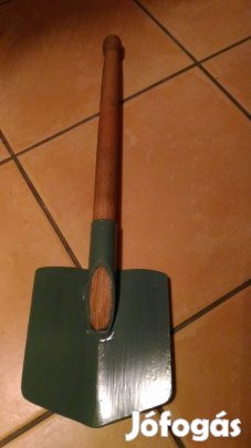 Katonai  jellegű ásó