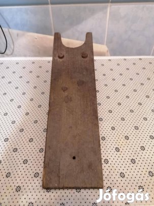 Katonai csizmahúzó úgynevezett "fakutya"