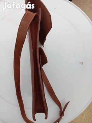 Katonai jellegű oldal táska