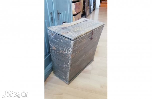 Katonai láda , hátra vehető szállító láda, mezőgazdasági használatra