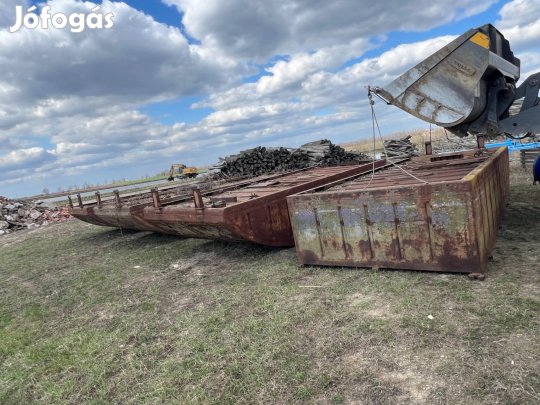 Katonai ponton úszómű